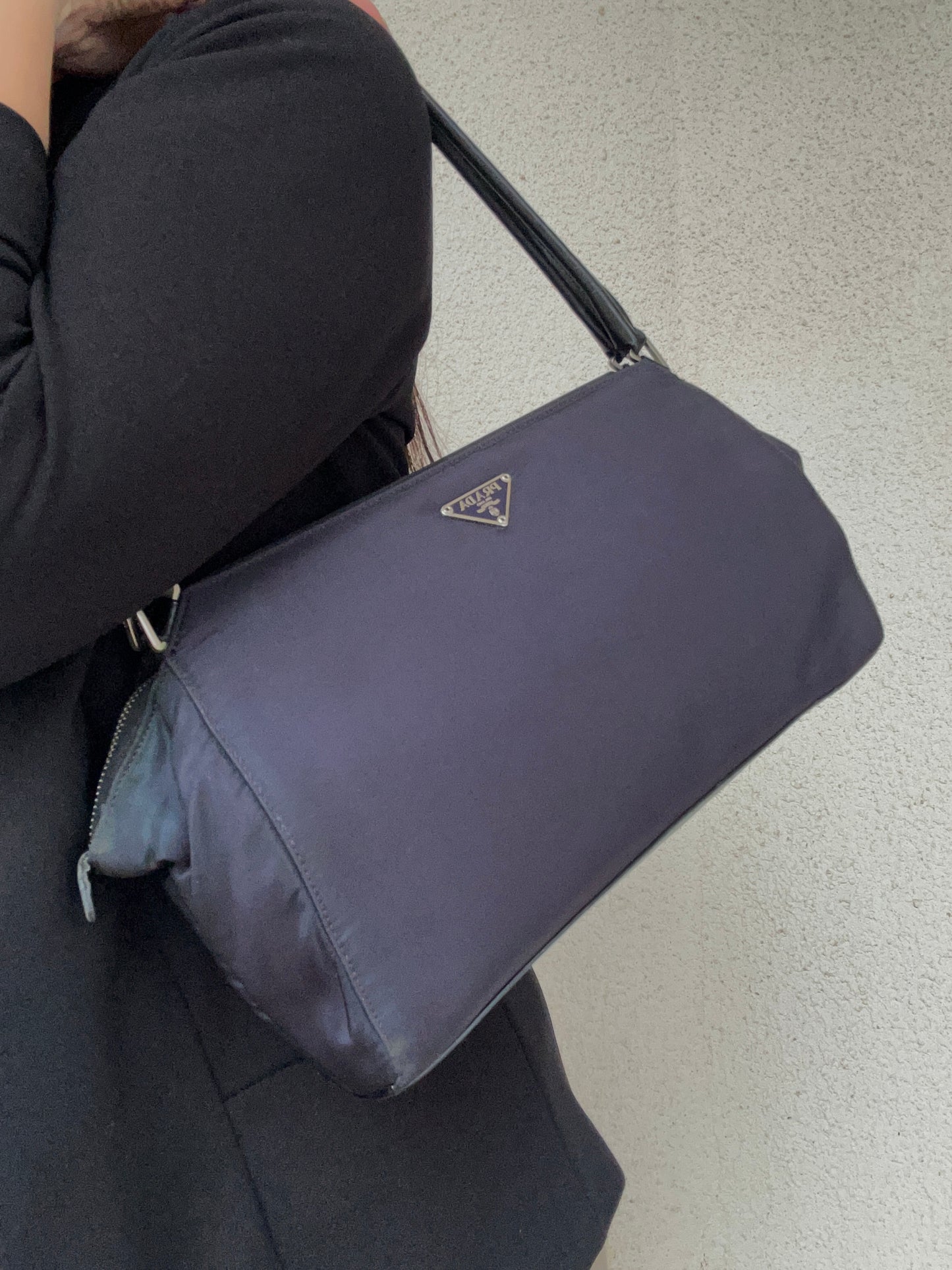 Prada baguette viola scuro in nylon