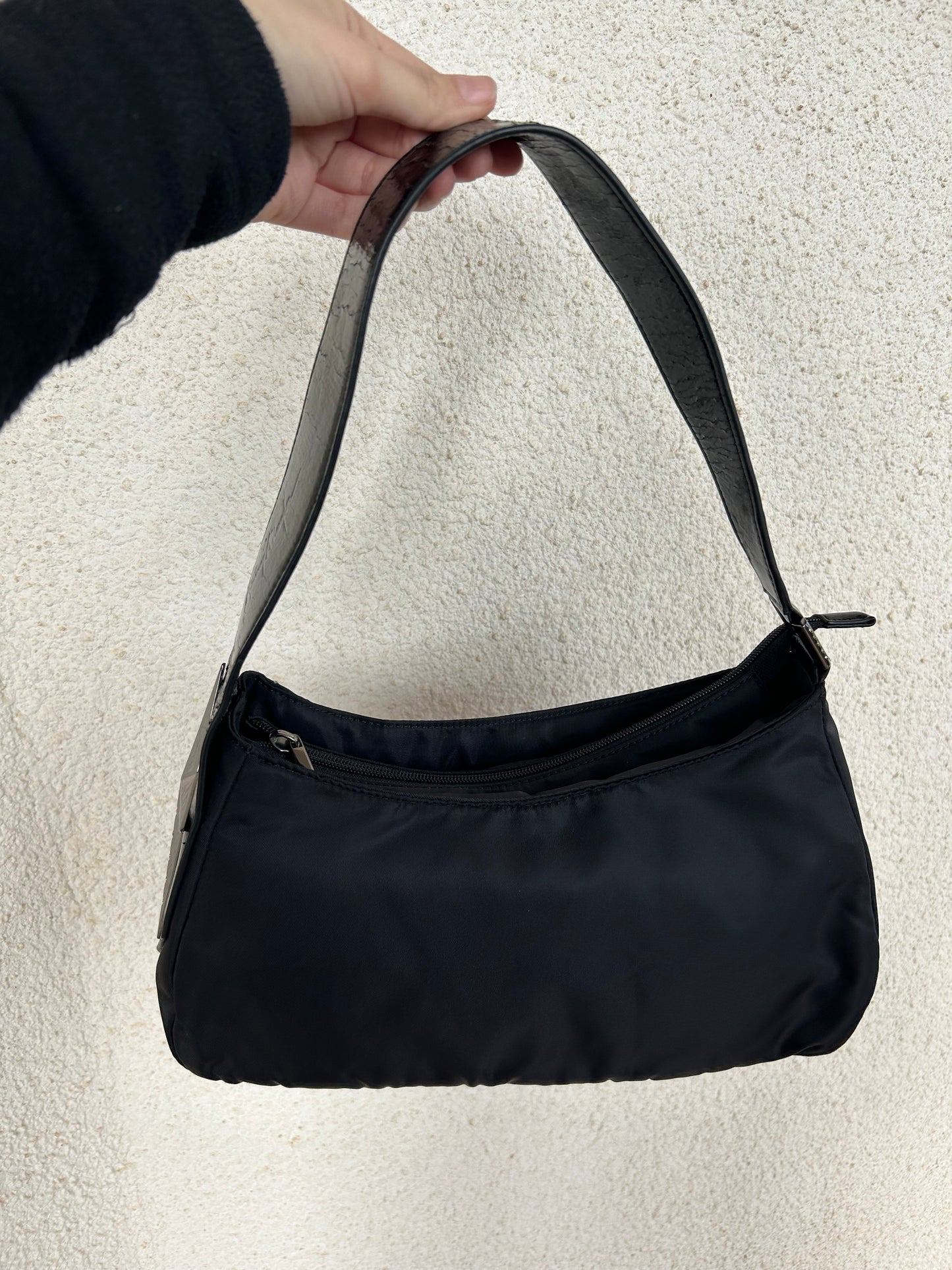 Thierry Mugler baguette a spalla nera