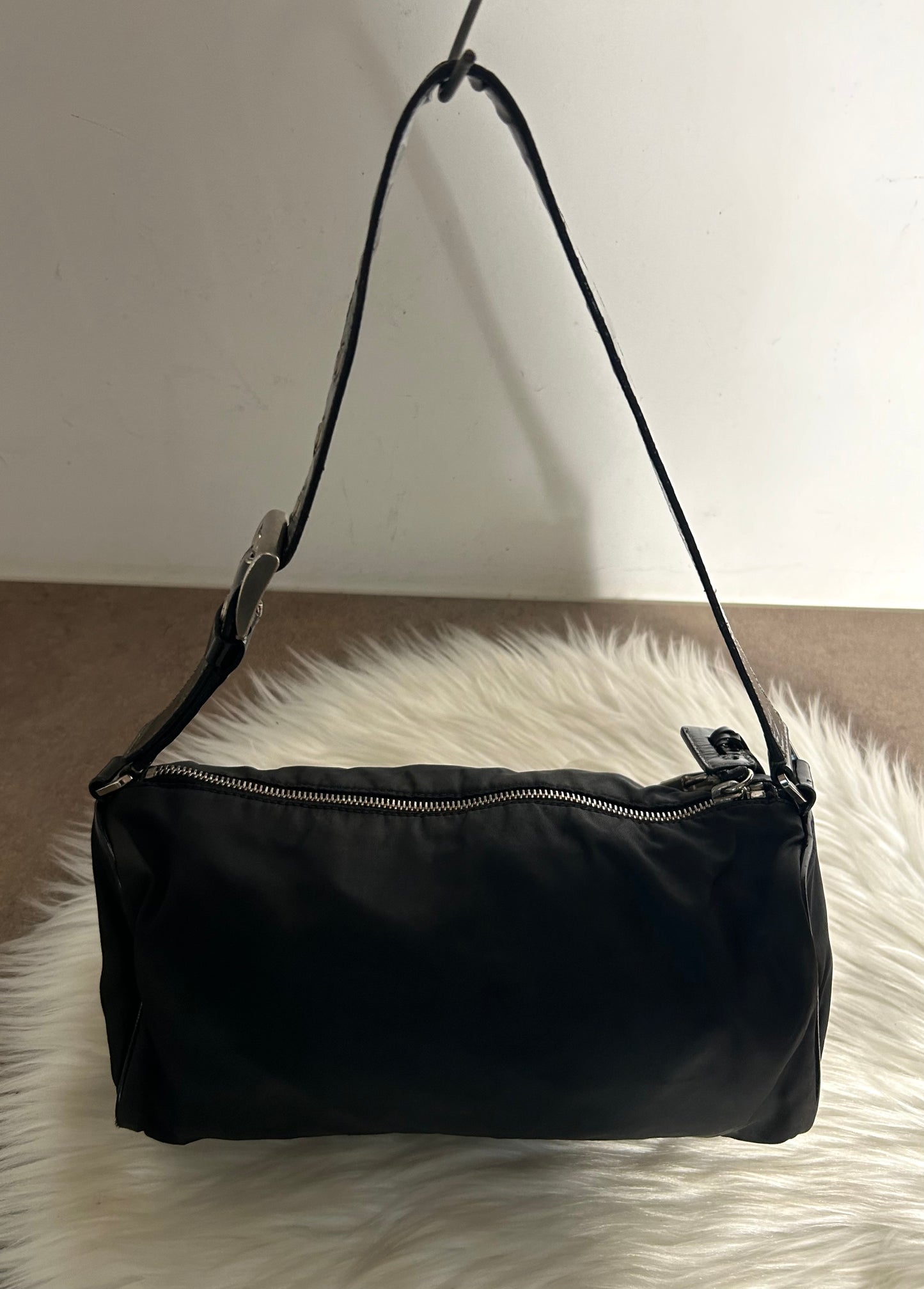Prada baguette nera in nylon