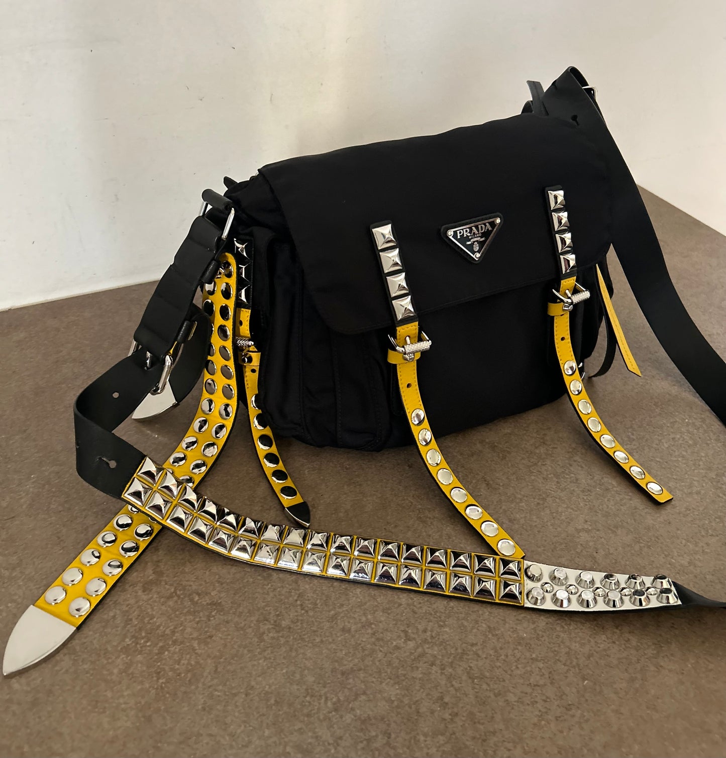 Prada tela vela con borchie rarissima