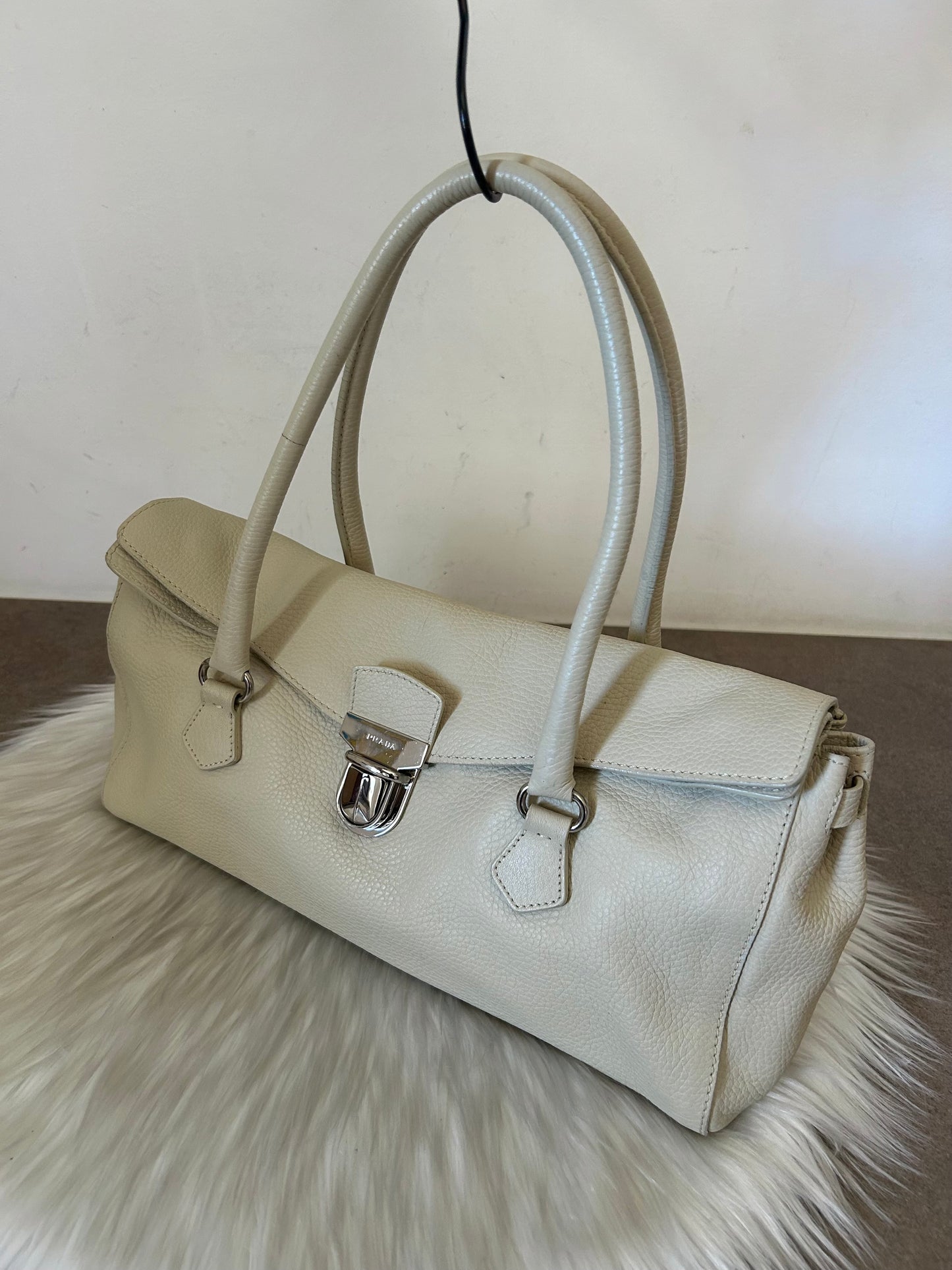 Prada tote in pelle panna