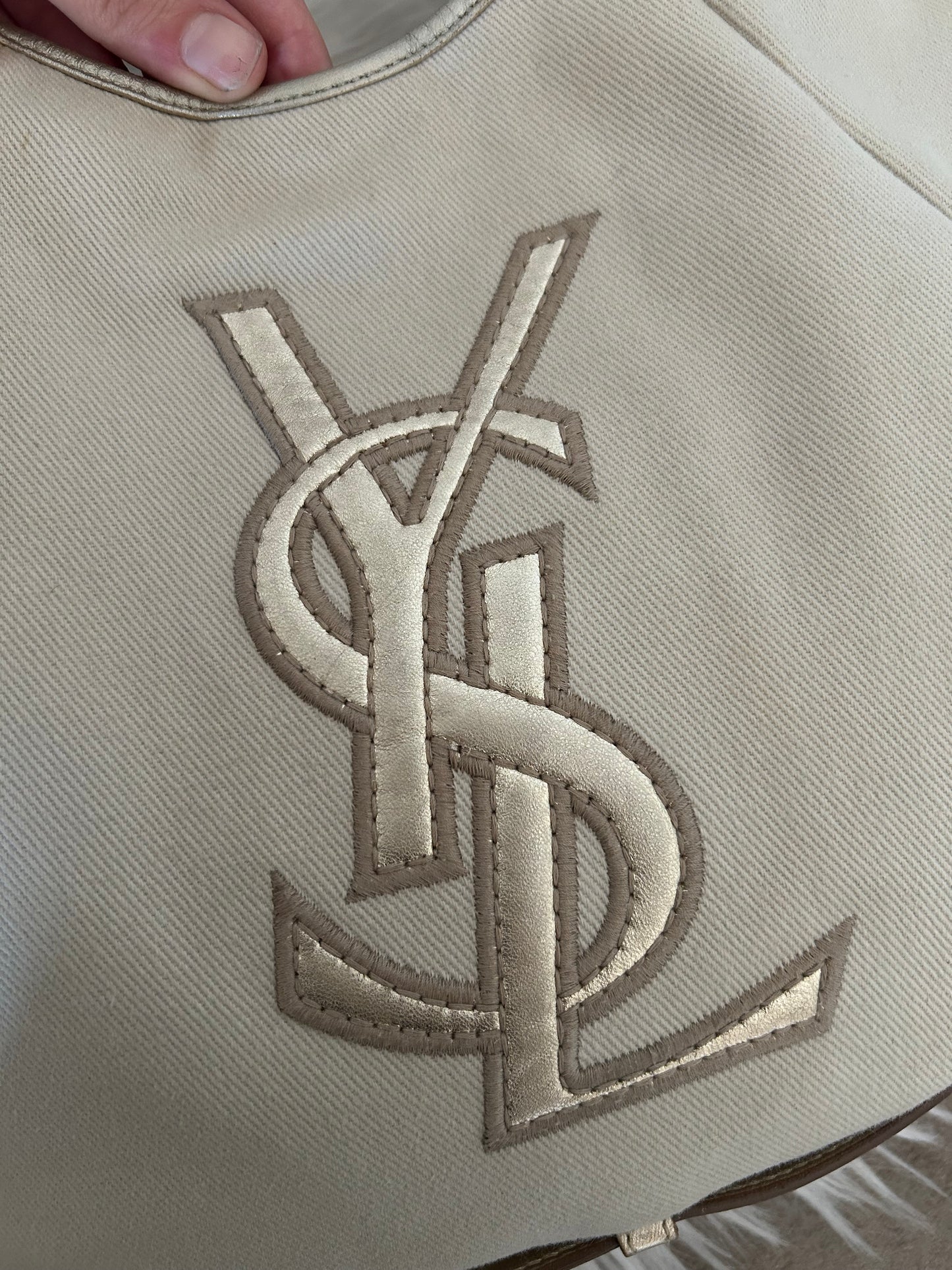 Yves Saint Laurent Mombasa con logo centrale