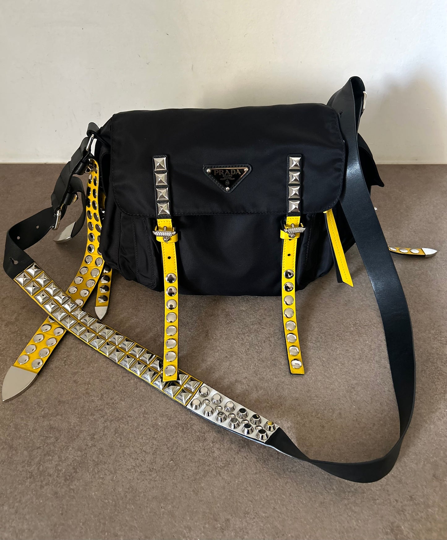 Prada tela vela con borchie rarissima