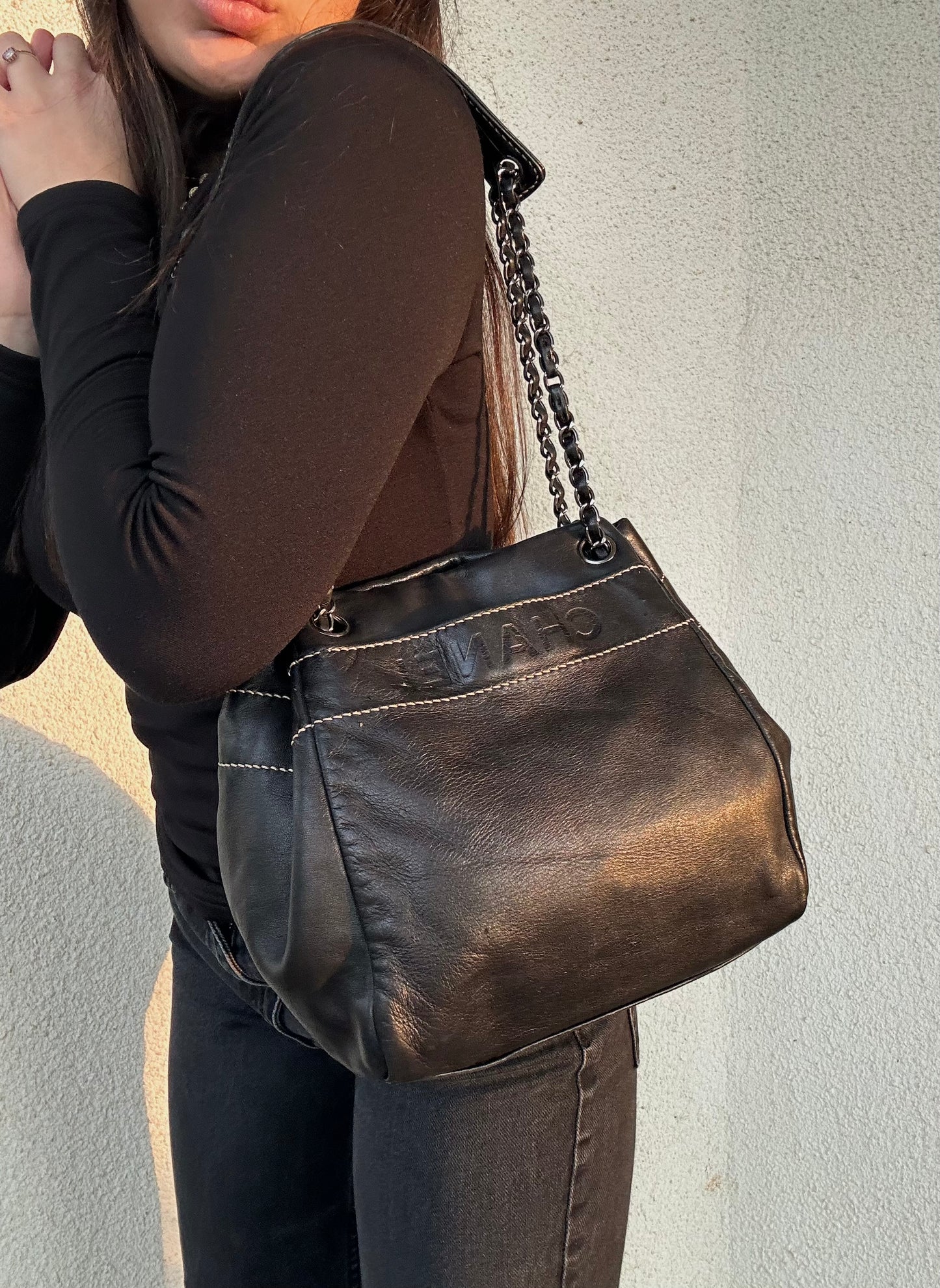 Chanel bucket in calfskin nera