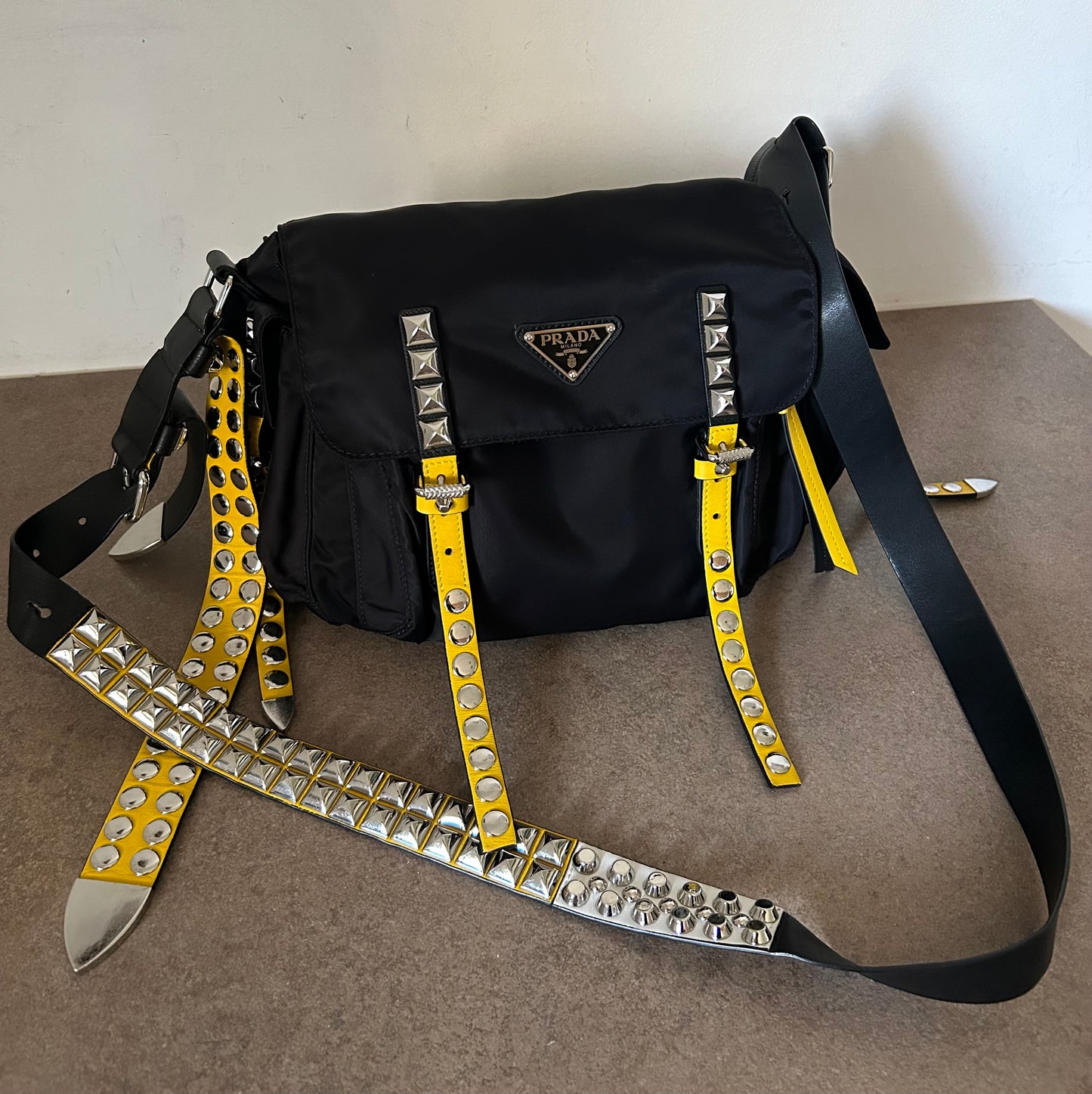 Prada tela vela con borchie rarissima
