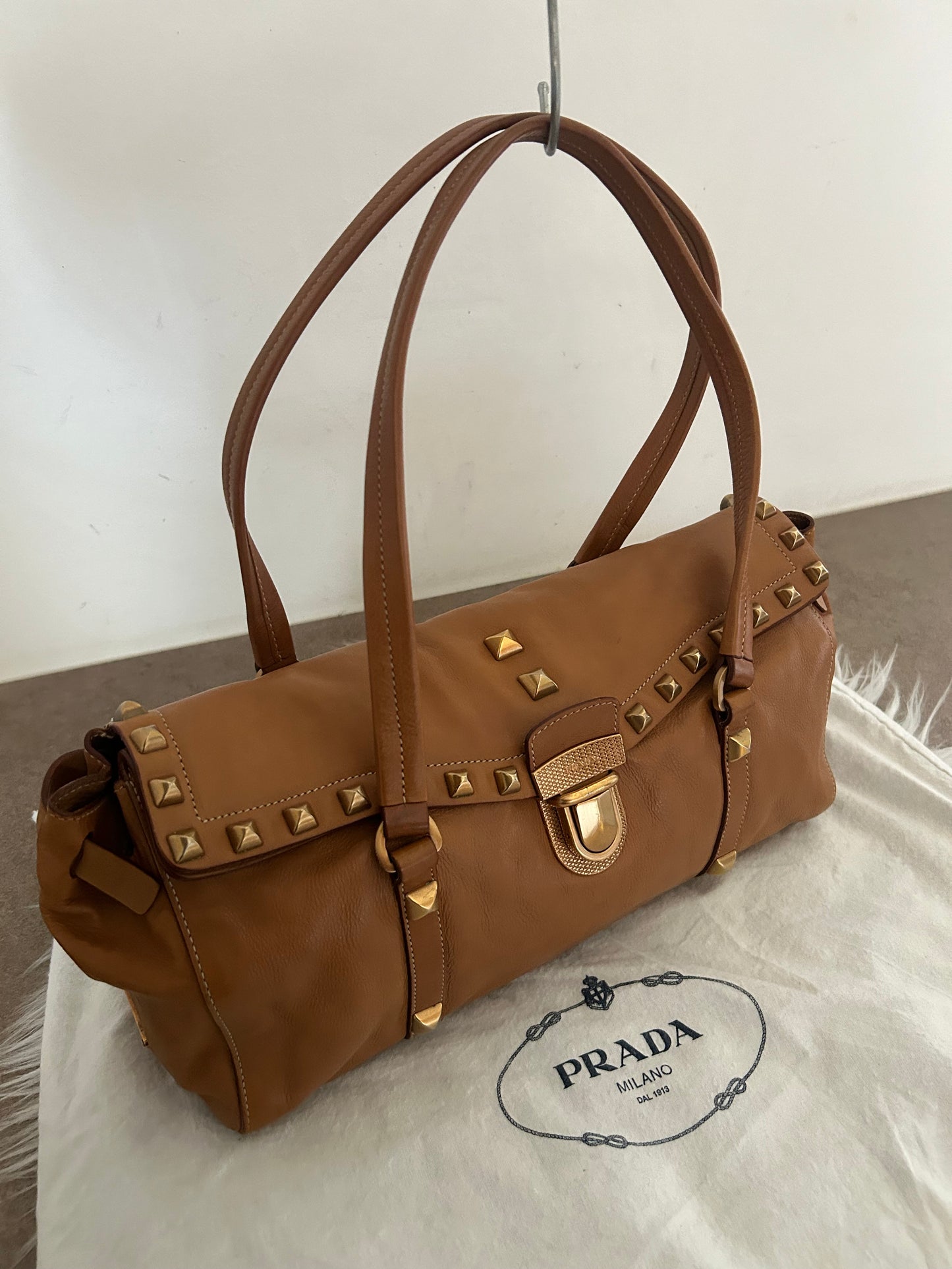 Prada tote in pelle e borchie