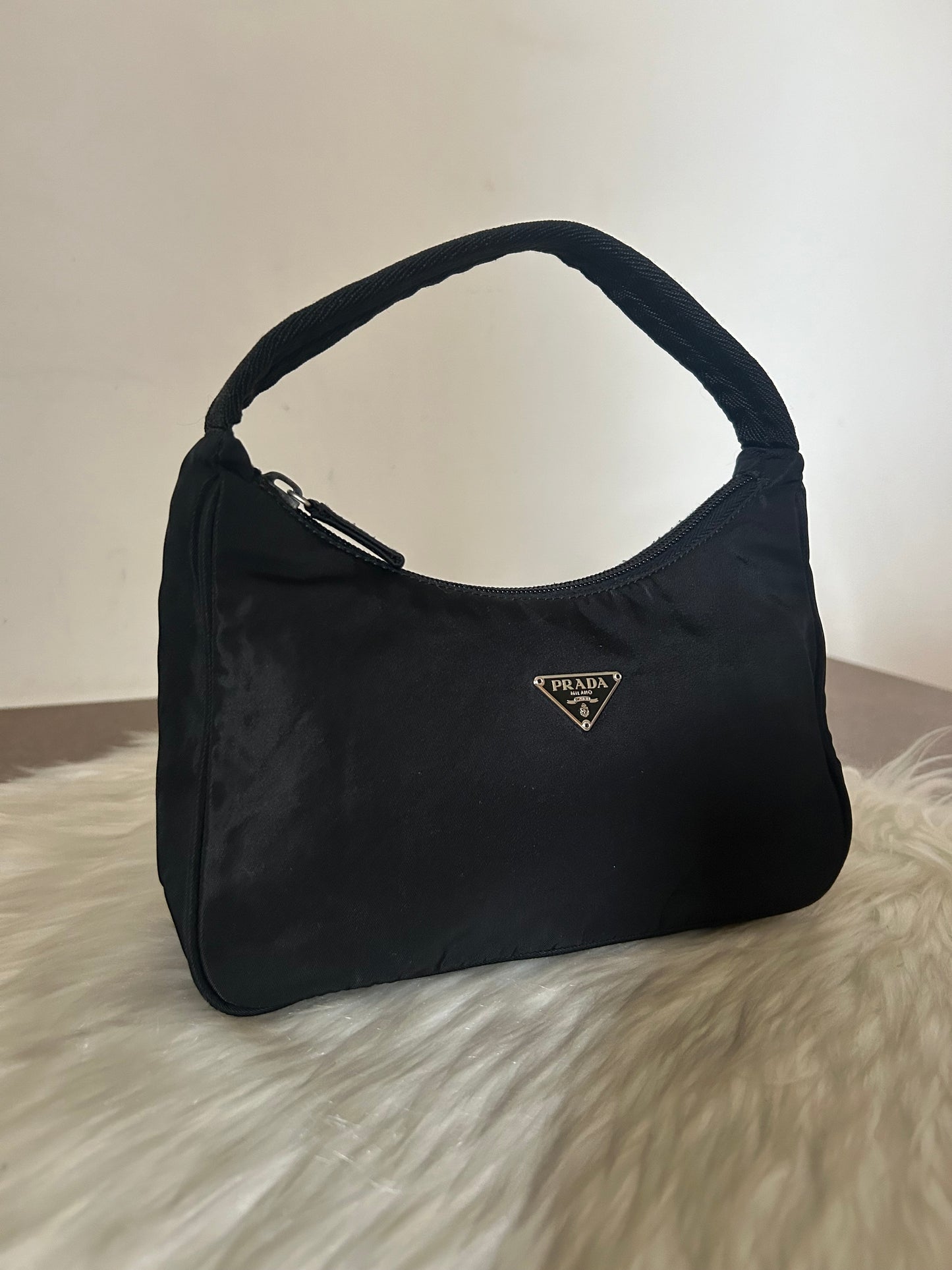 Prada nera in nylon