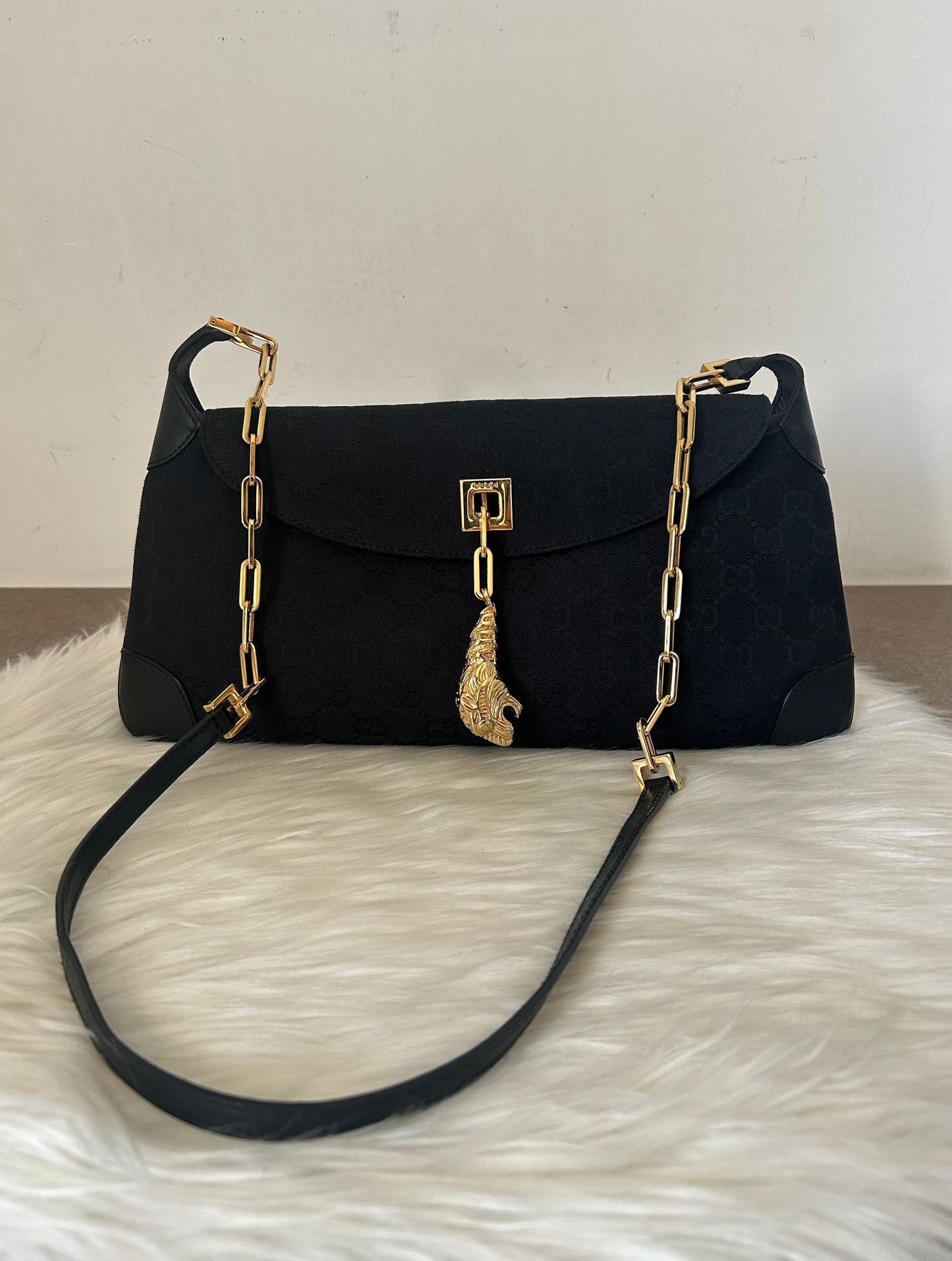 Gucci Jackie vintage con ciondolo tigre