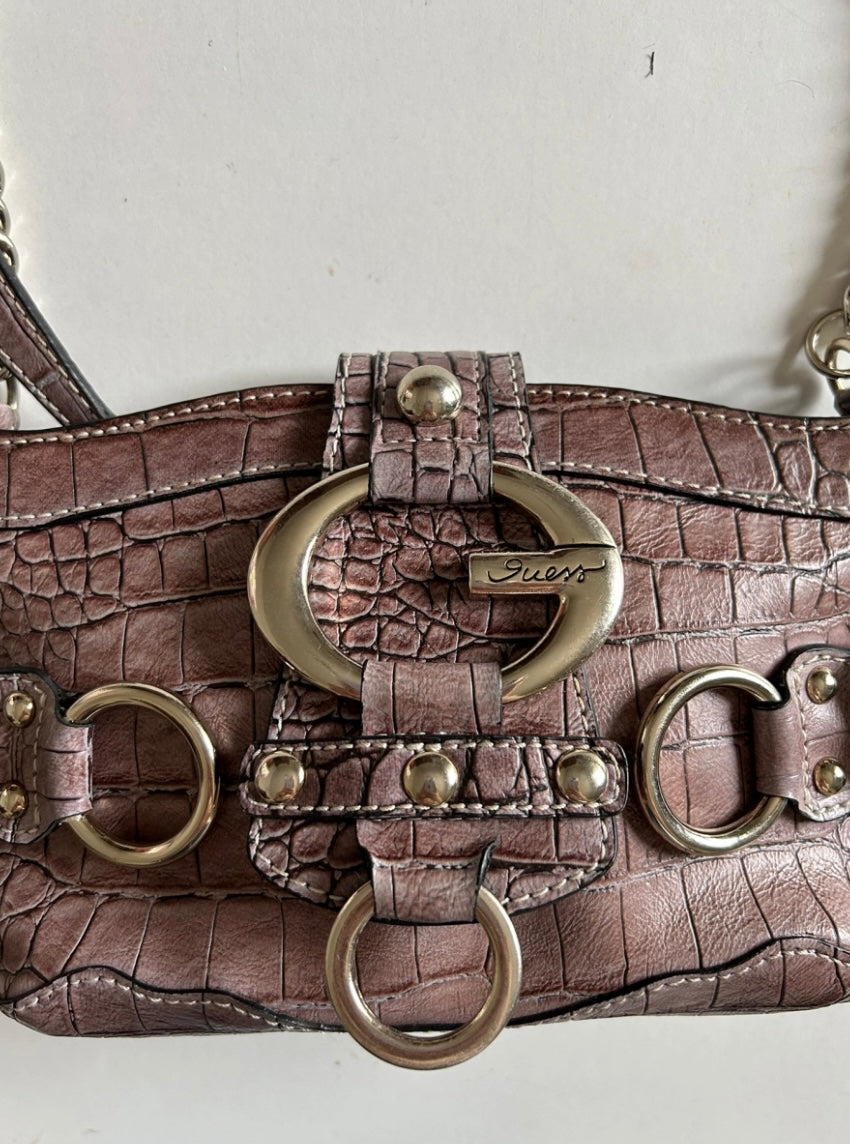 Guess in similpelle di coccodrillo viola