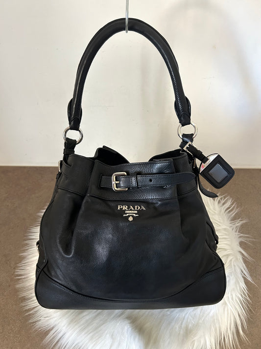 Secchiello Prada Buckle in pelle nero
