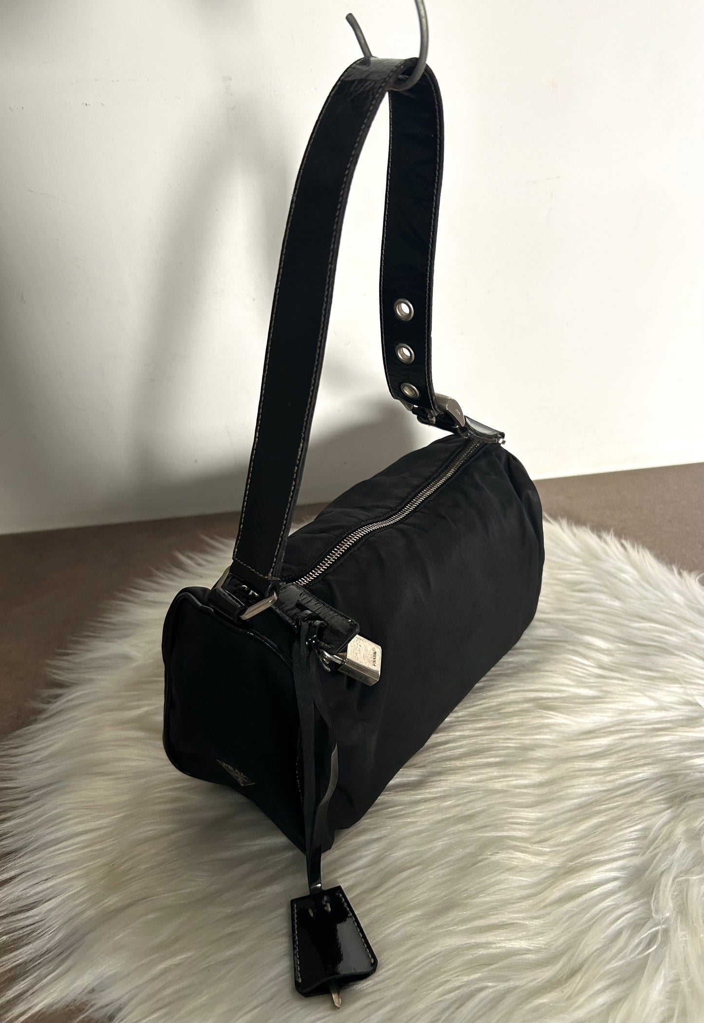 Prada baguette nera in nylon