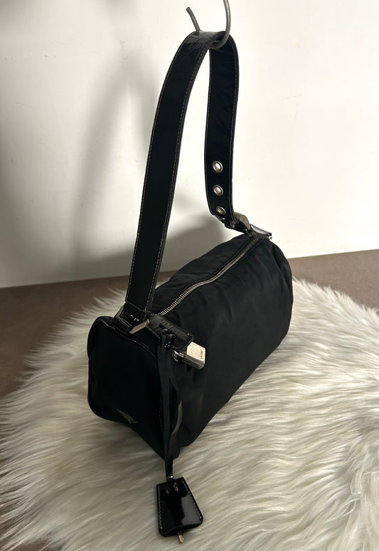 Prada baguette nera in nylon