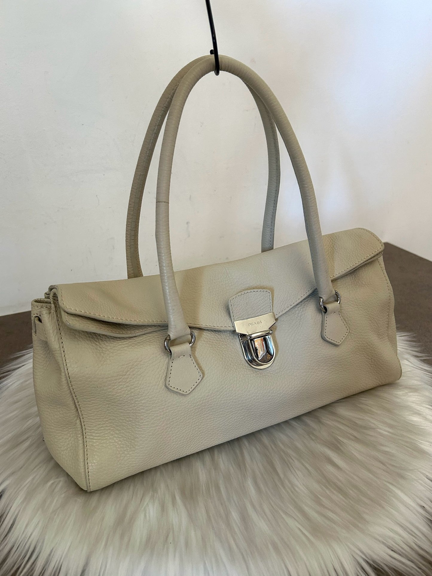 Prada tote in pelle panna