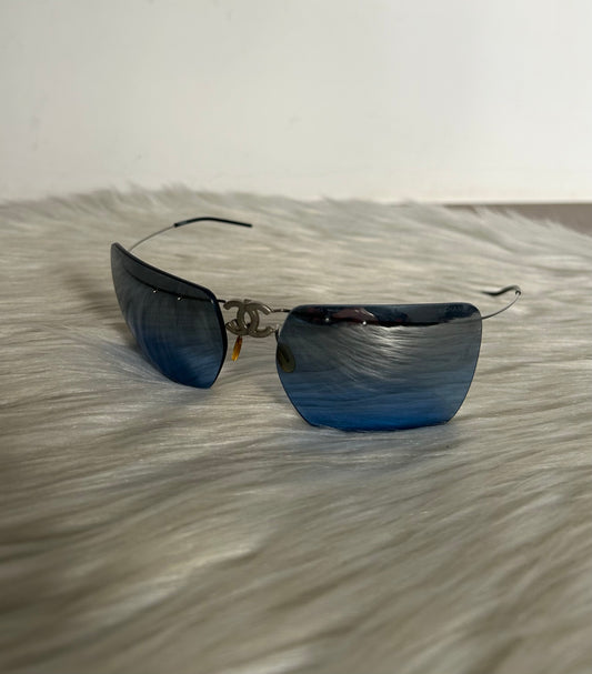 Chanel occhiali da sole con logo centrale vintage