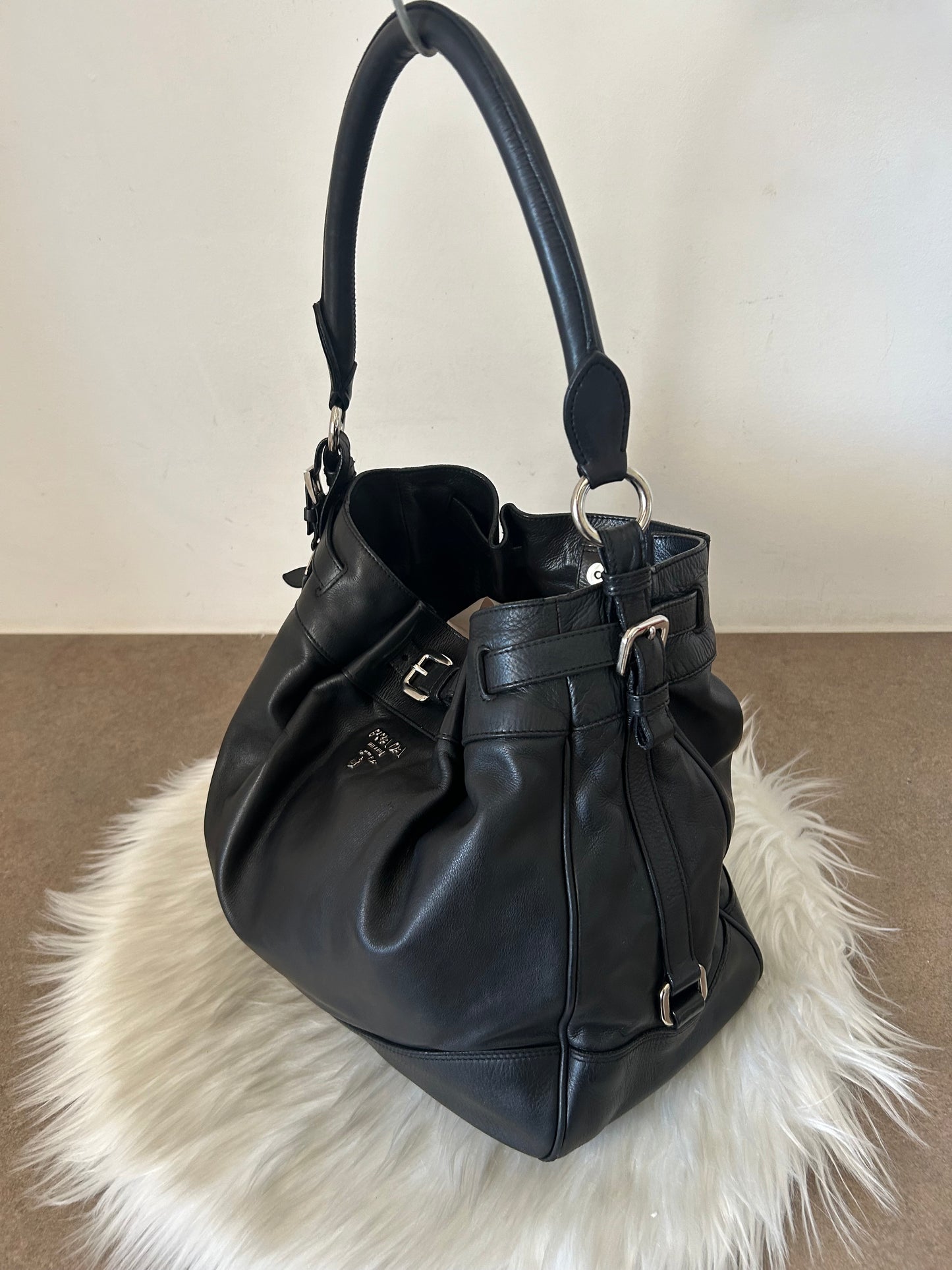 Prada secchiello in pelle nera
