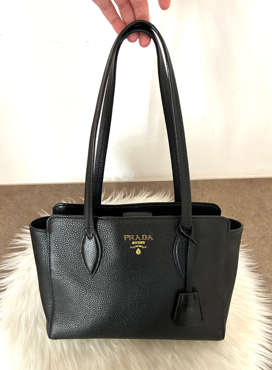 Prada tote in pelle nera