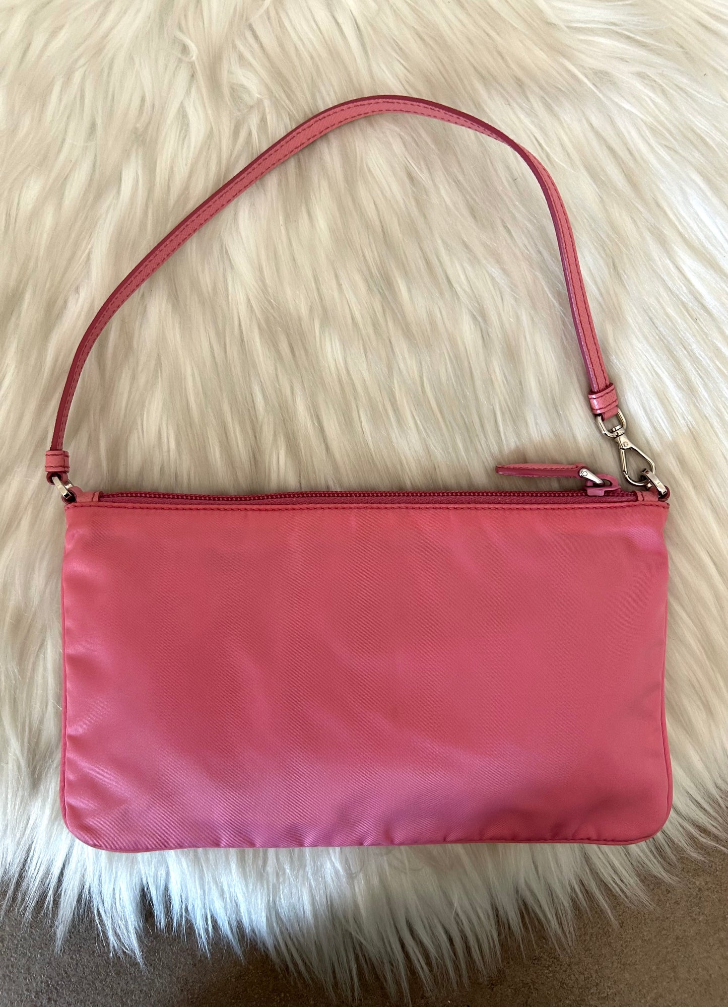 Prada baguette rosa in nylon