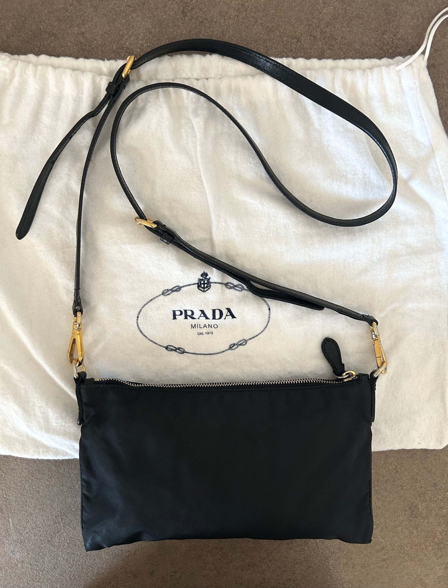 Prada tracolla nera in nylon e pelle
