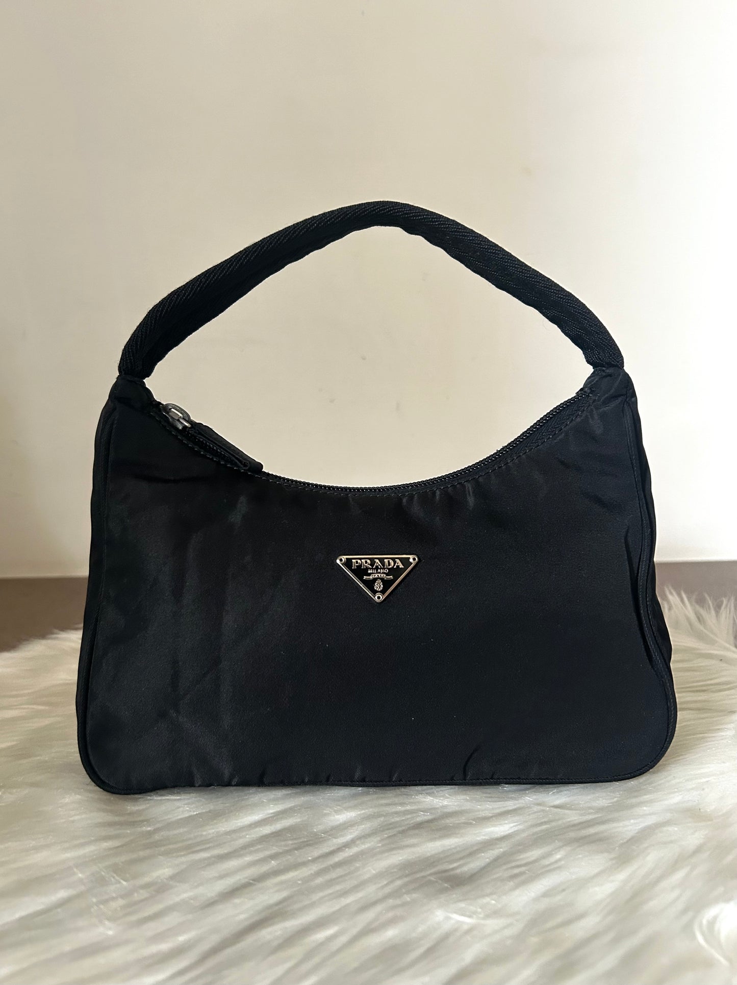 Prada nera in nylon