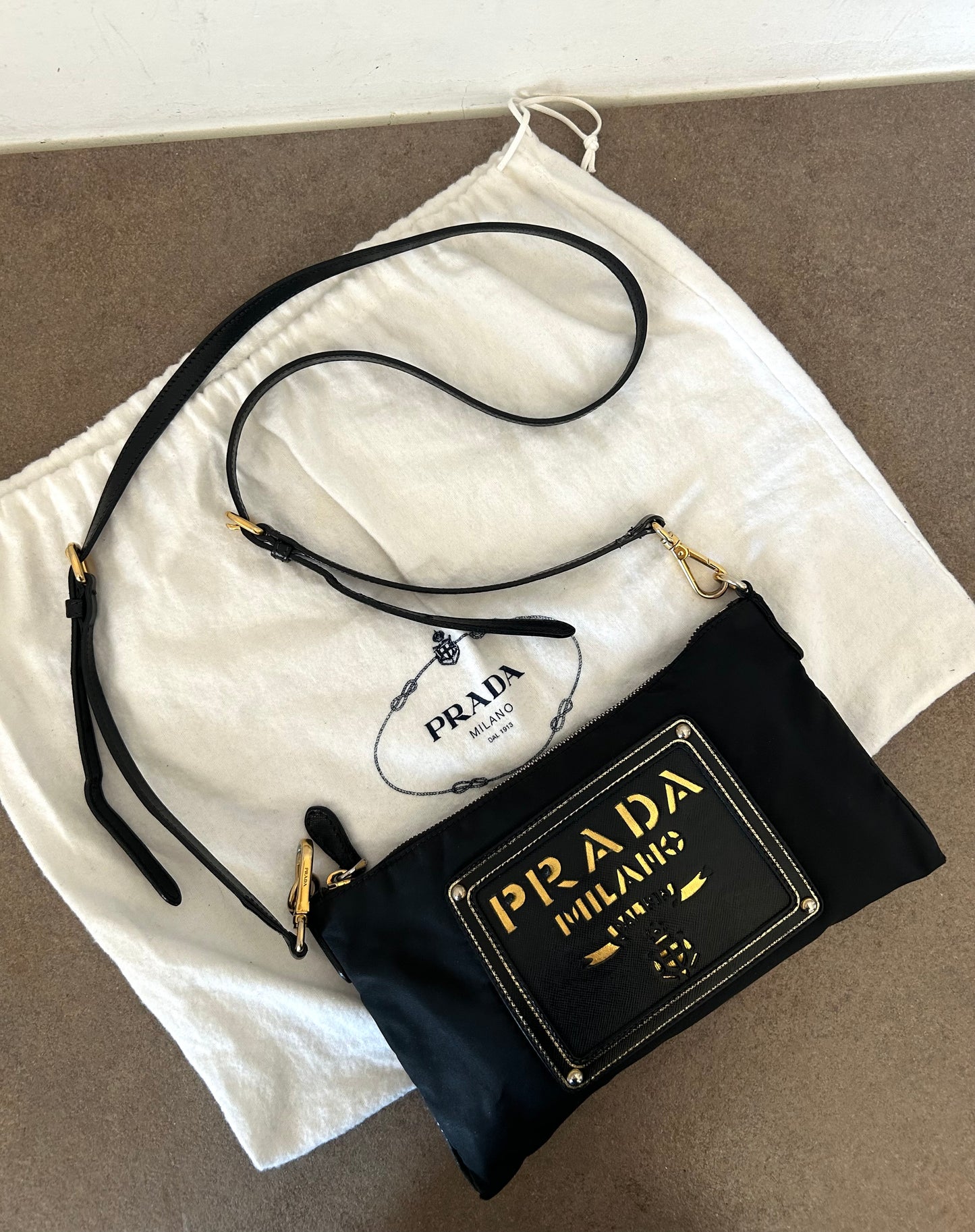 Prada tracolla nera in nylon e pelle