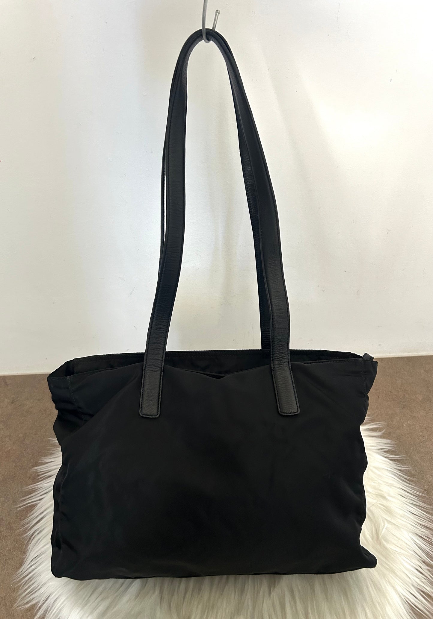 Prada tote in nylon e pelle nera