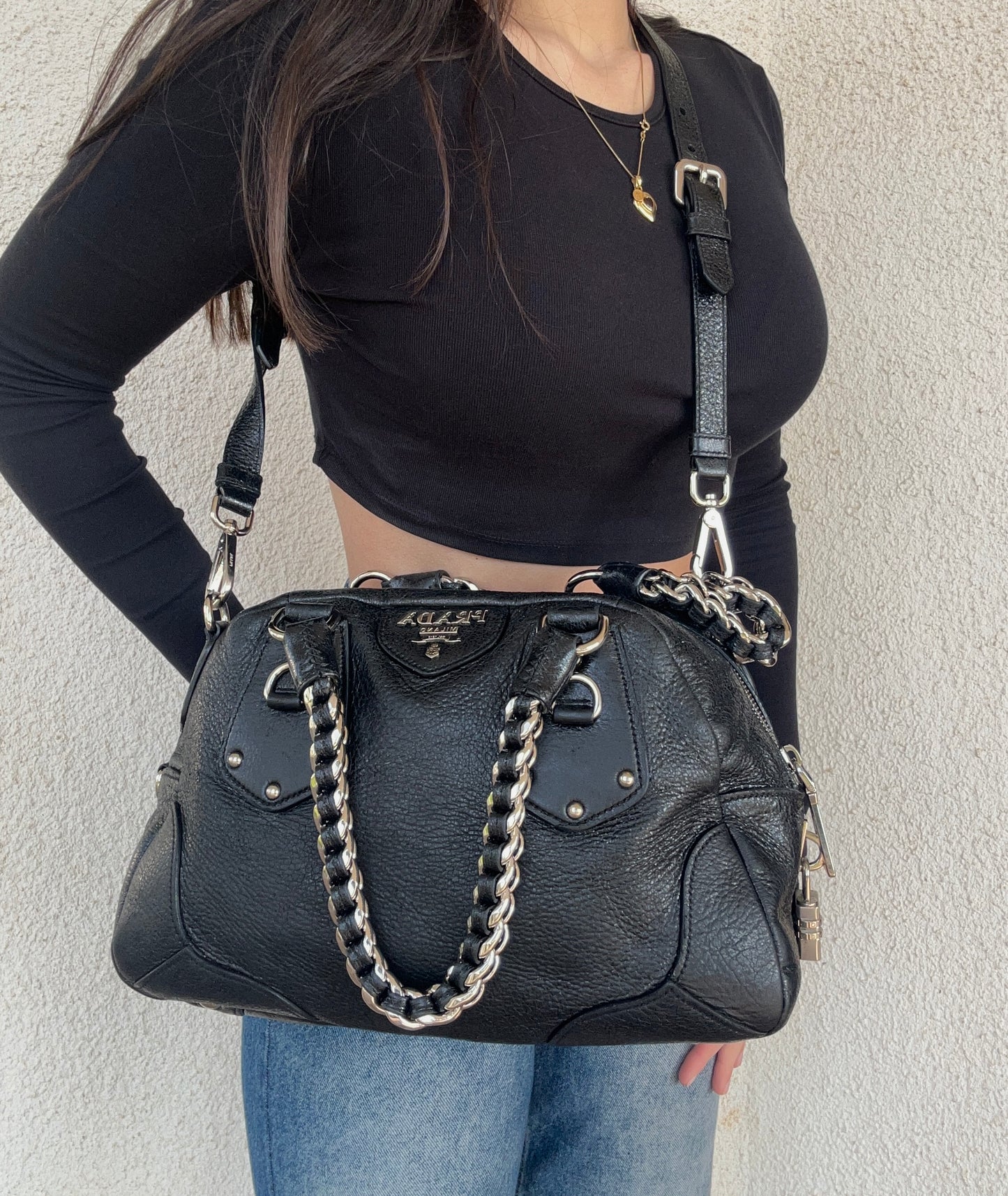 Prada tote in pelle nera con tracolla