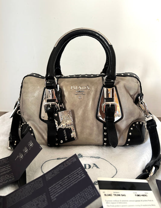 Bauletto Prada in pelle con borchie