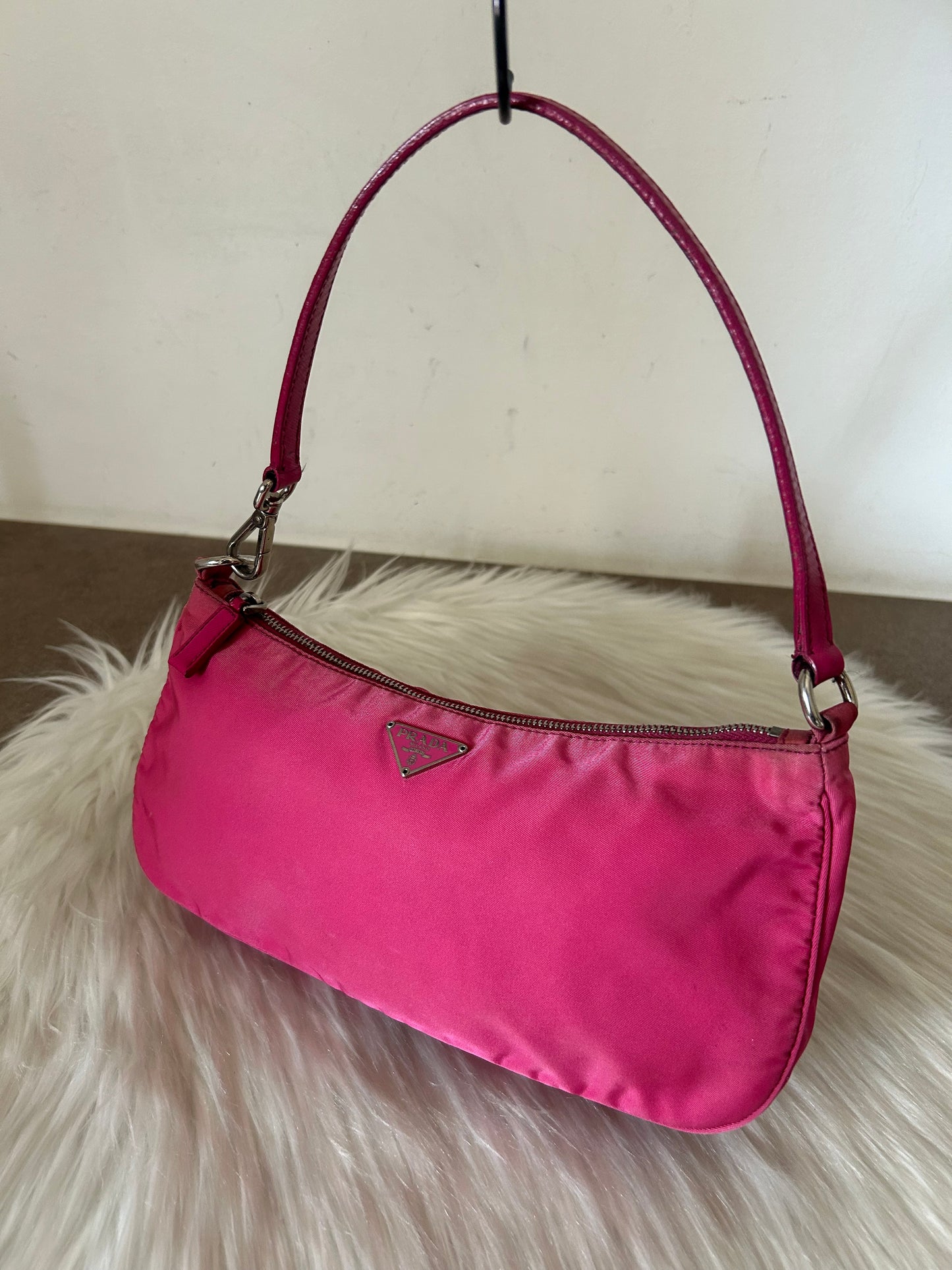 Prada baguette rosa in nylon