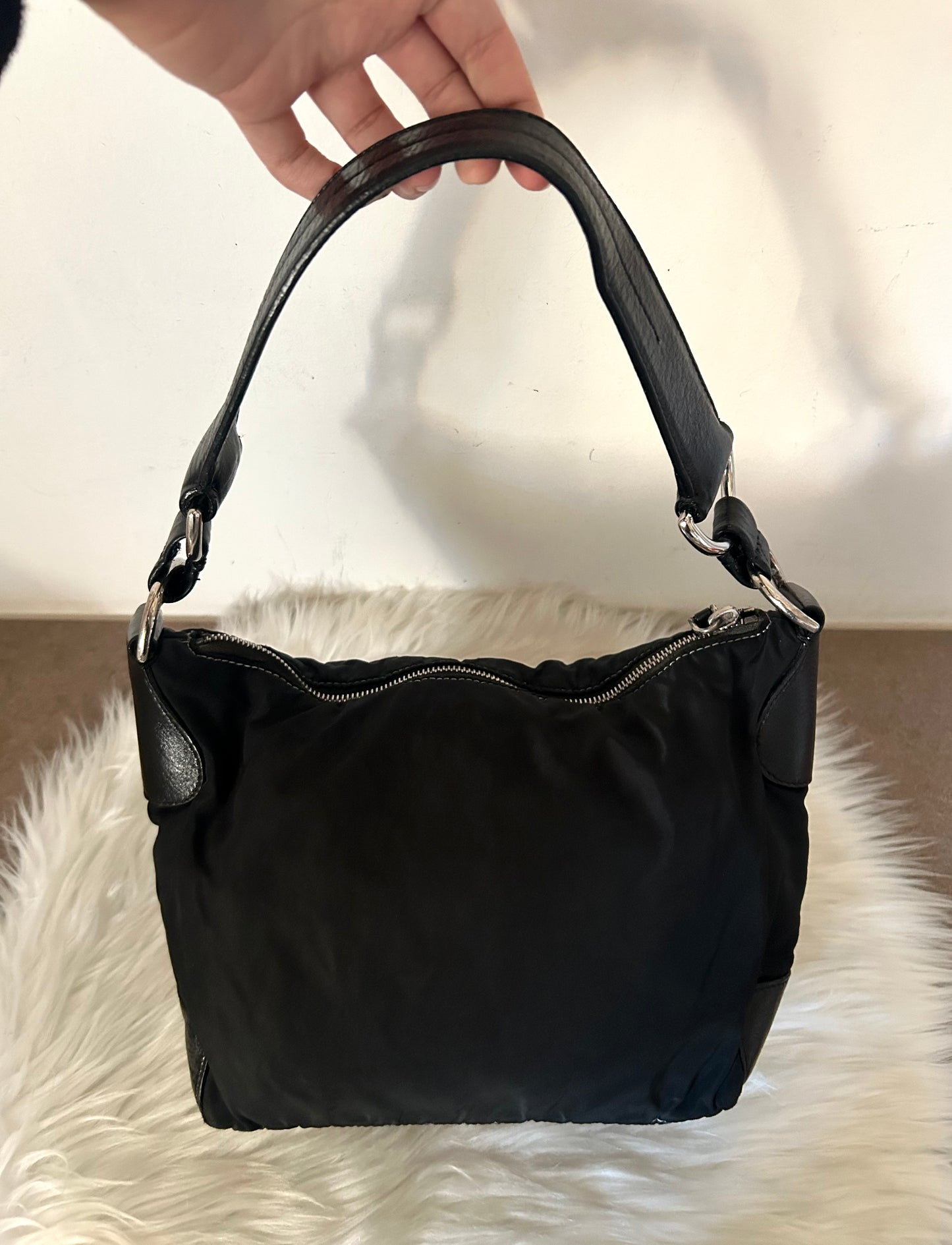 Prada Baguette in nylon e pelle nera