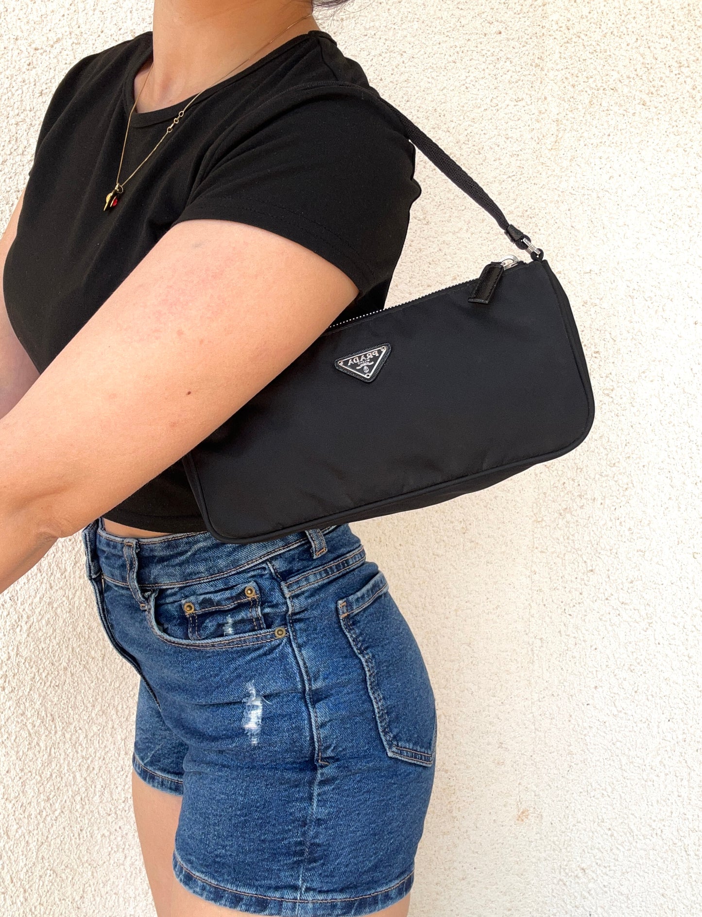 Prada baguette nera in nylon