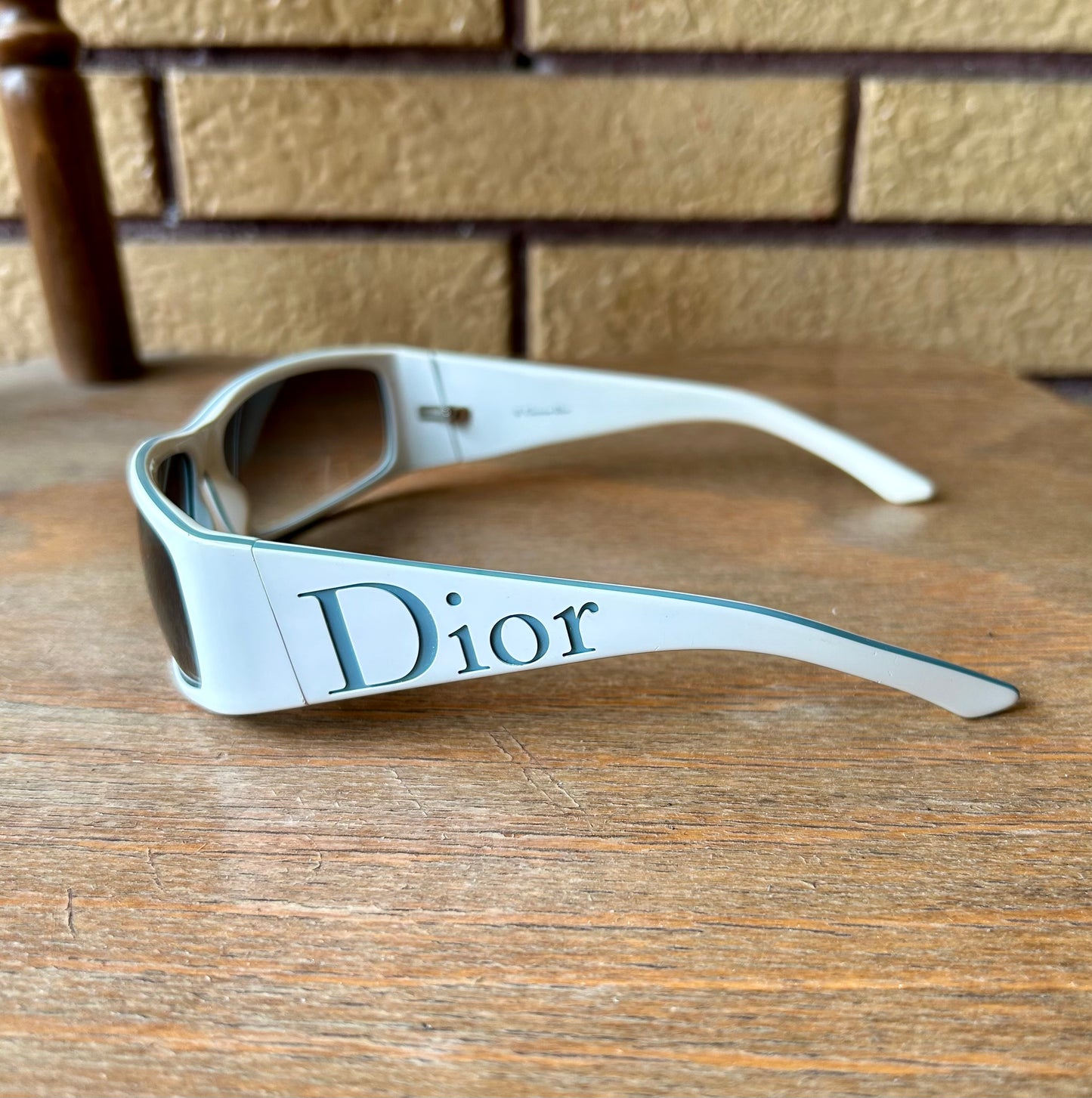 Occhiali Dior Overshine vintage y2k bianchi con logo azzurrino