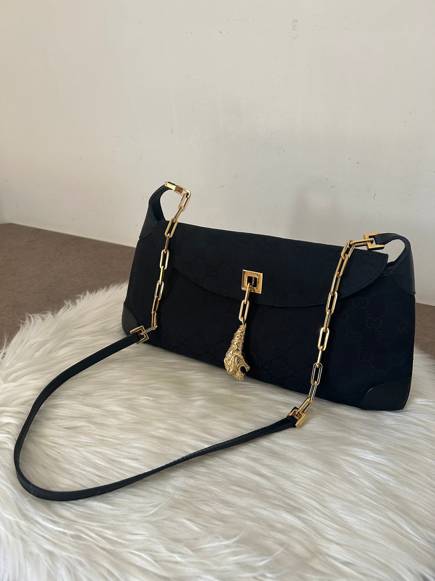 Gucci Jackie vintage con ciondolo tigre