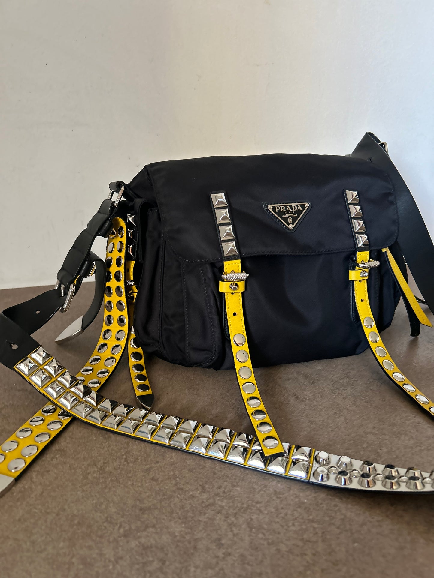 Prada tela vela con borchie rarissima