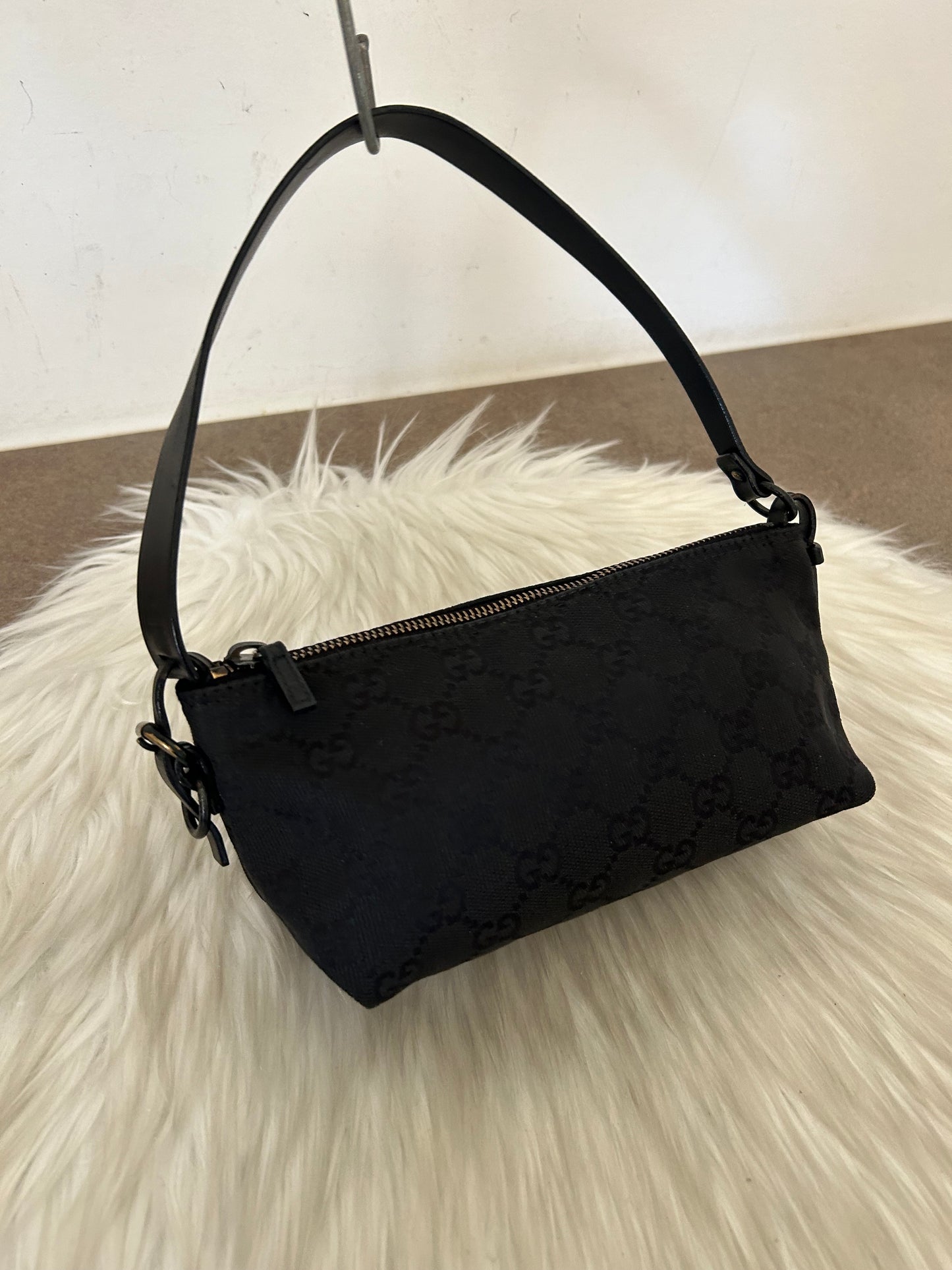 Gucci baguette nera in monogram