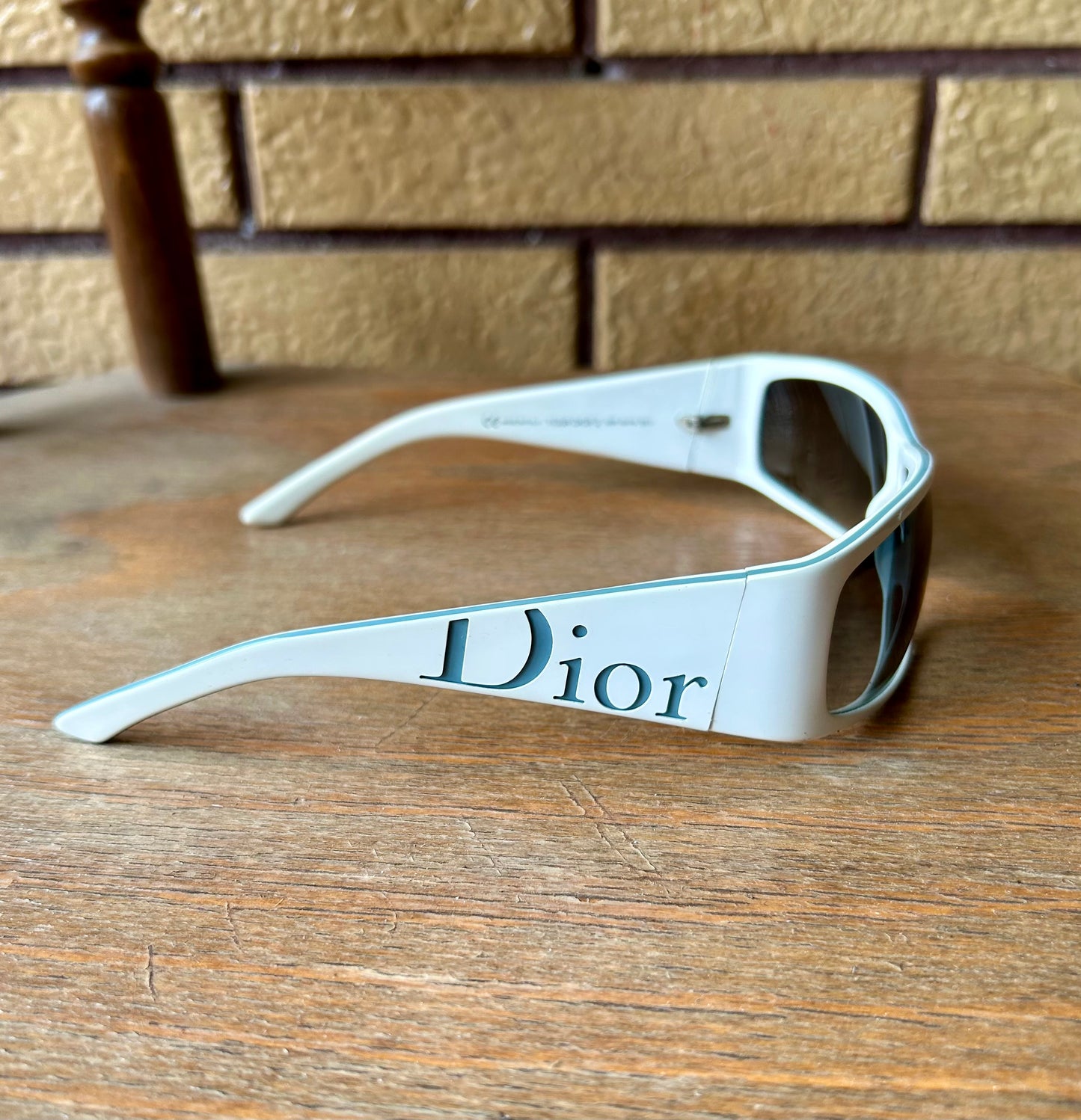 Occhiali Dior Overshine vintage y2k bianchi con logo azzurrino