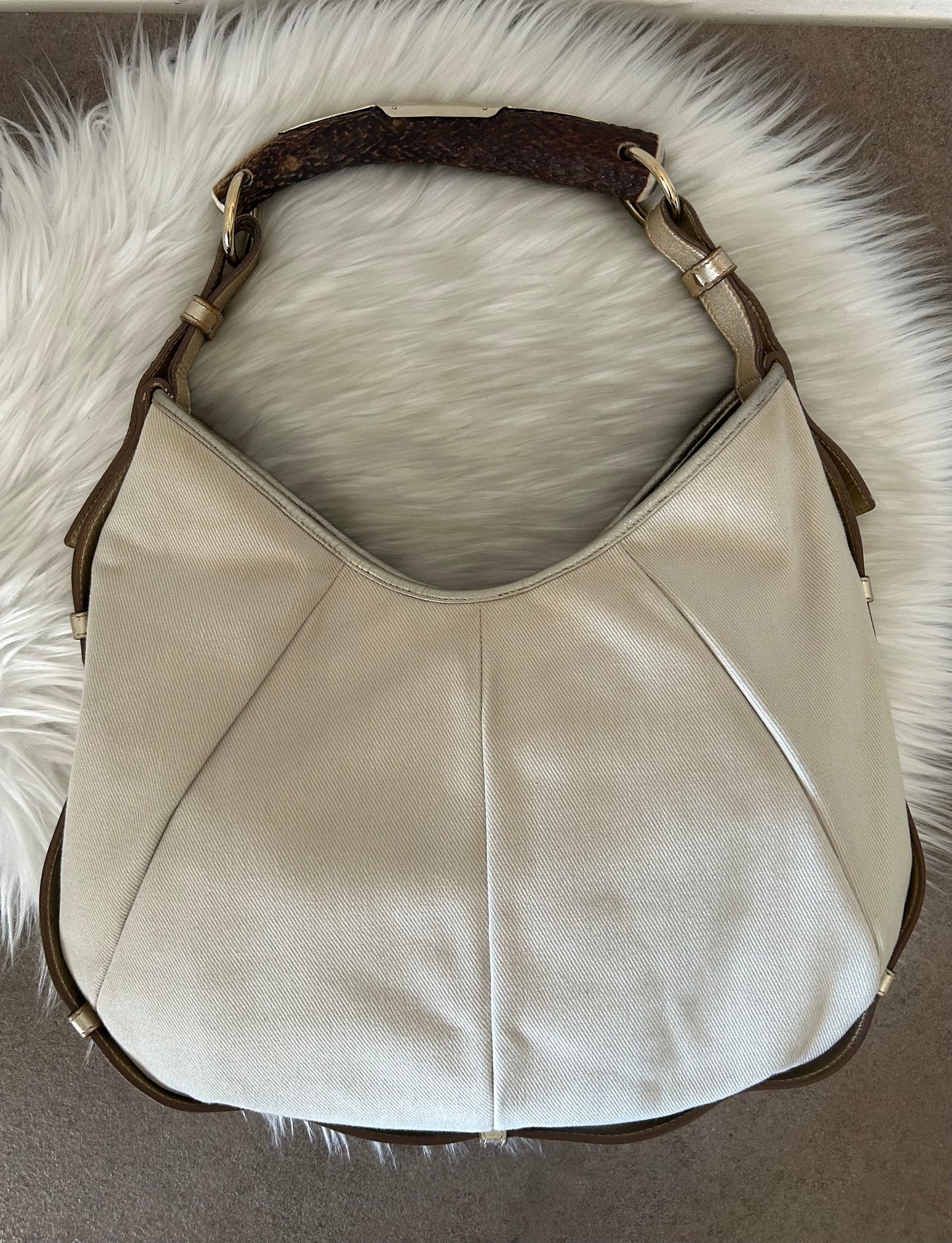 Yves Saint Laurent Mombasa con logo centrale