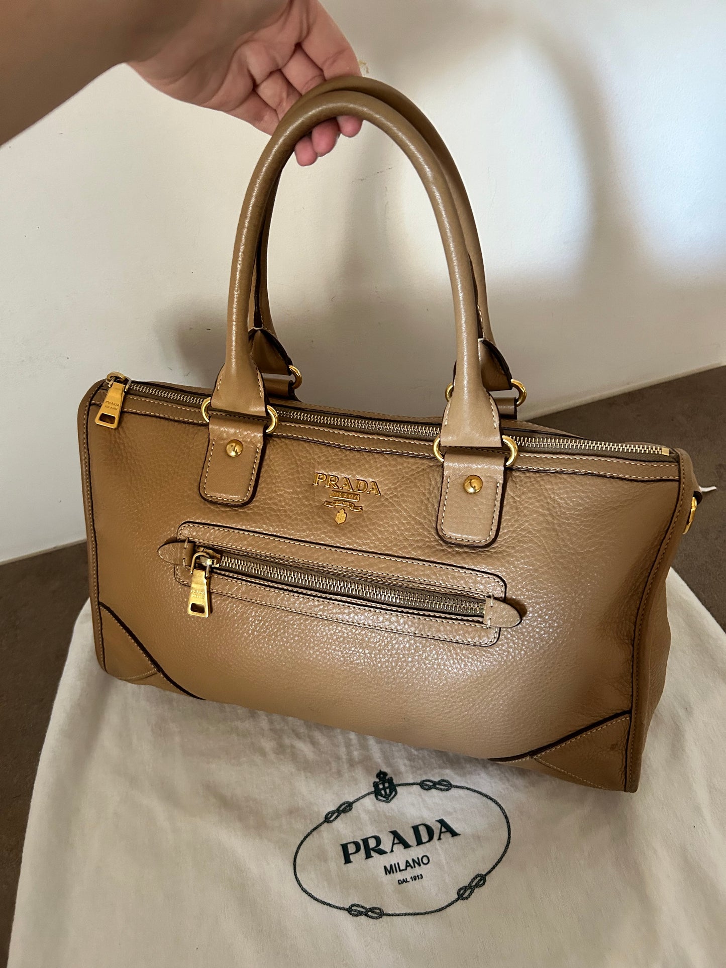 Prada bauletto in pelle beige