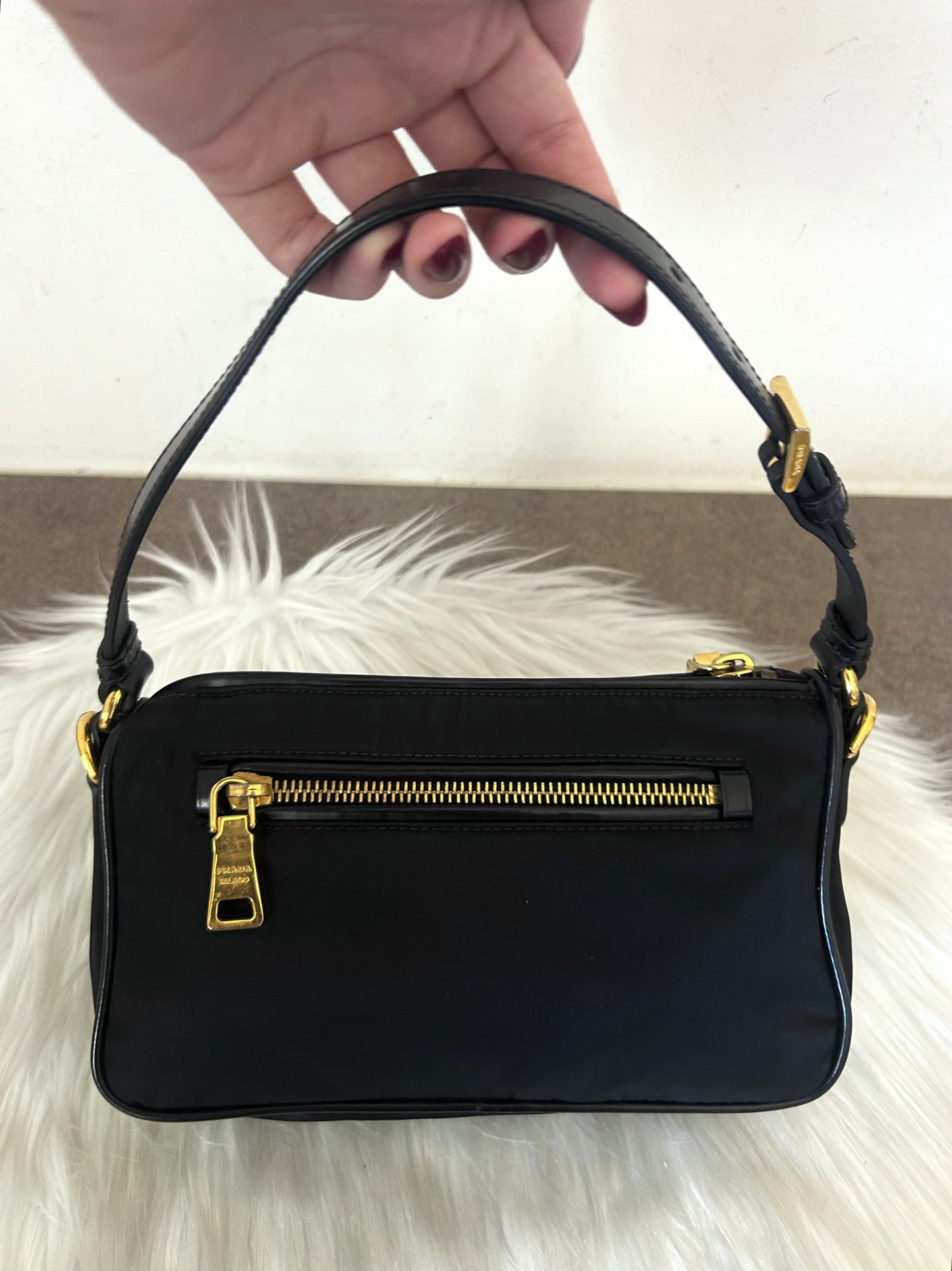 Prada baguette in nylon nera