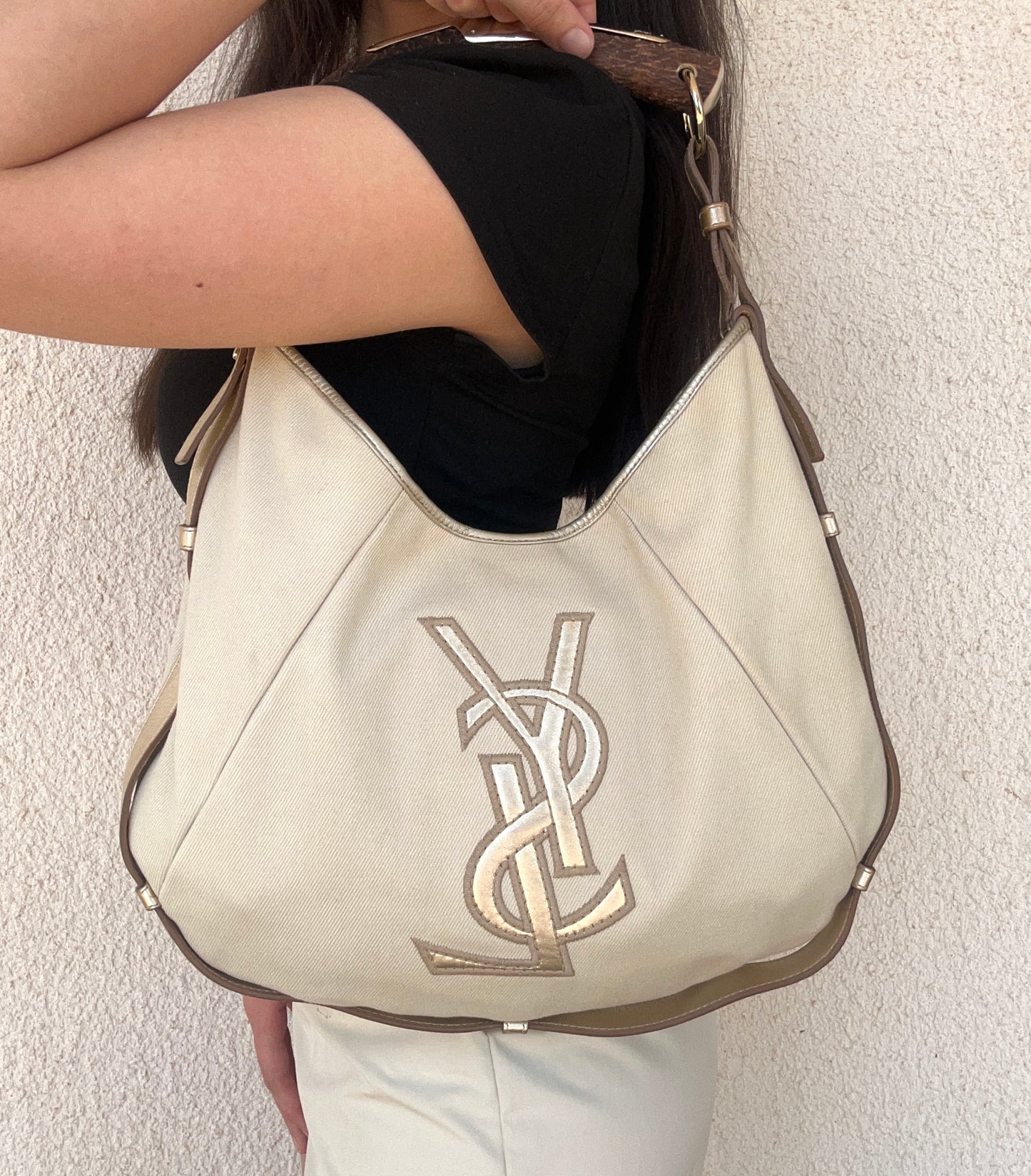Yves Saint Laurent Mombasa con logo centrale