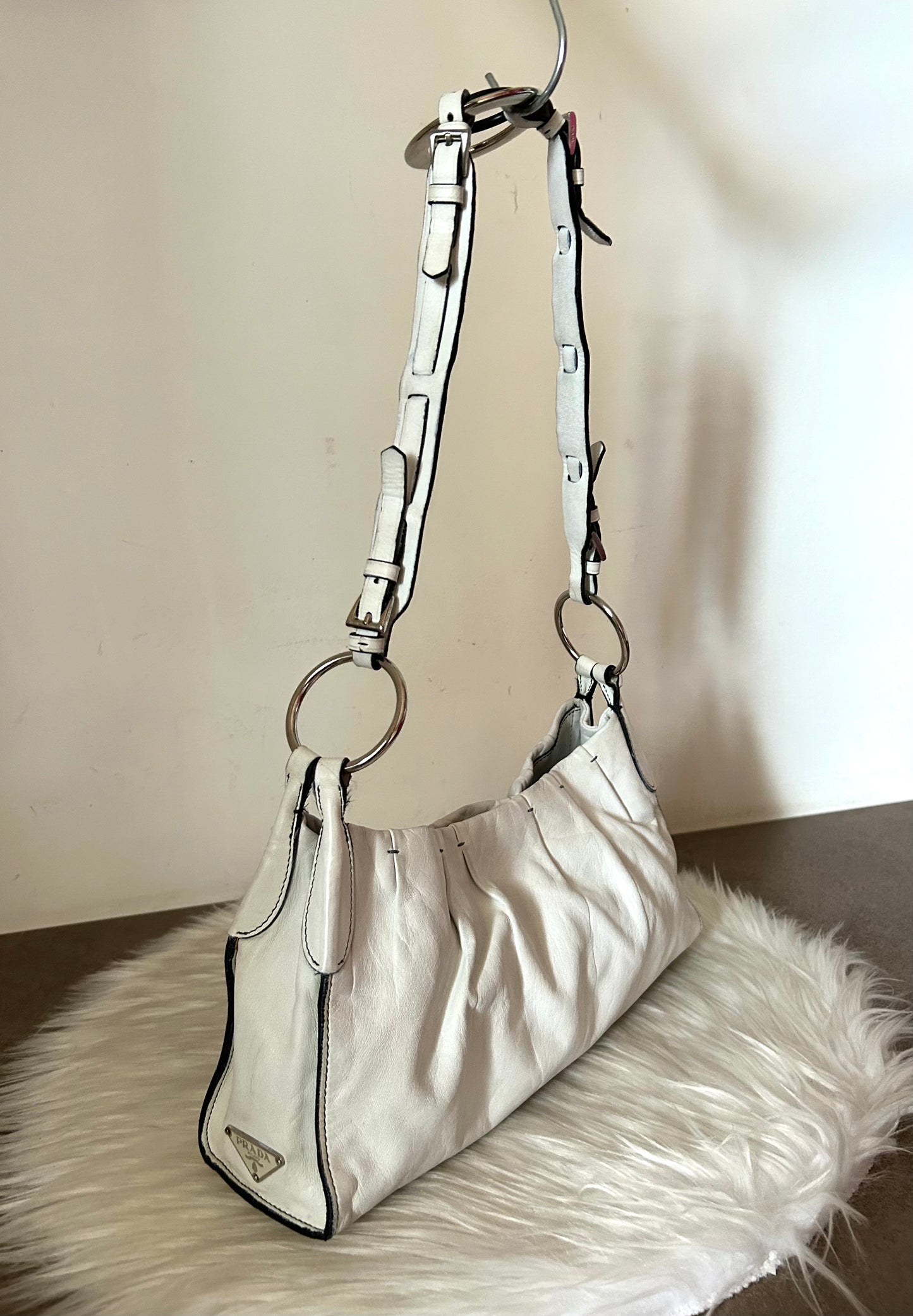 Prada baguette in pelle bianca