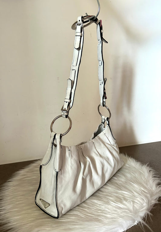 Prada baguette in pelle bianca