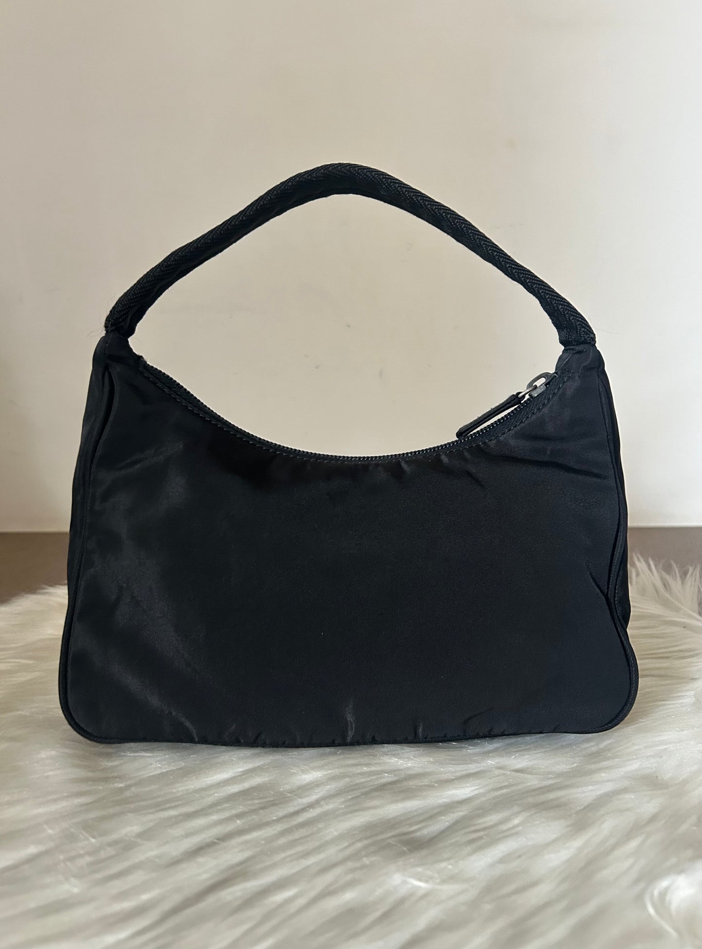 Prada nera in nylon